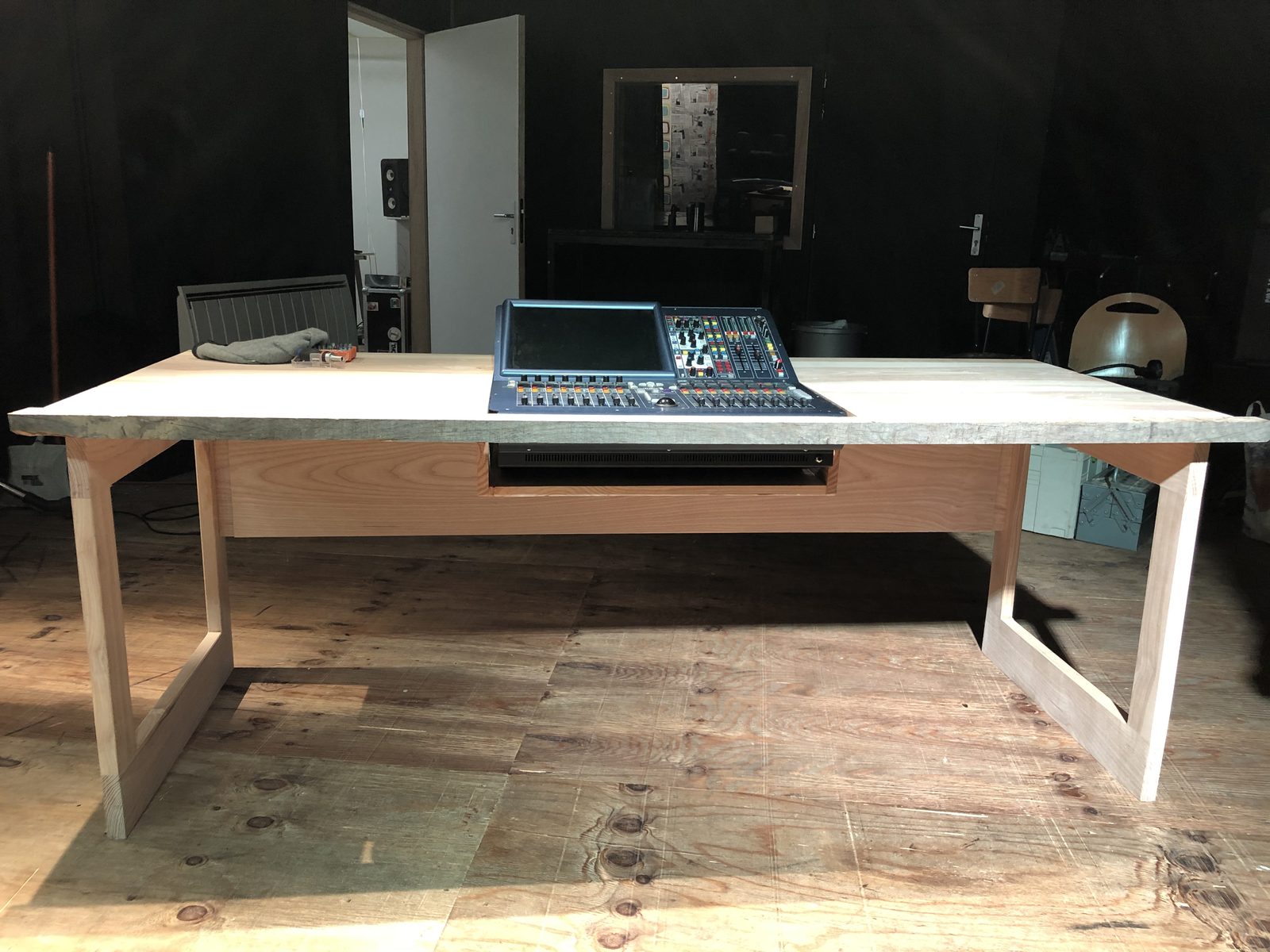 Régie du studio, console MIDAS